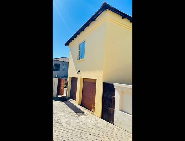 3 BEDROOM FREEHOLD FOR SALE IN THERESAPARK